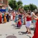 Paradinas de San Juan acompaña a San Pedro Apóstol en la misa y procesión con los bailes típicos a los sones del grupo Adobe