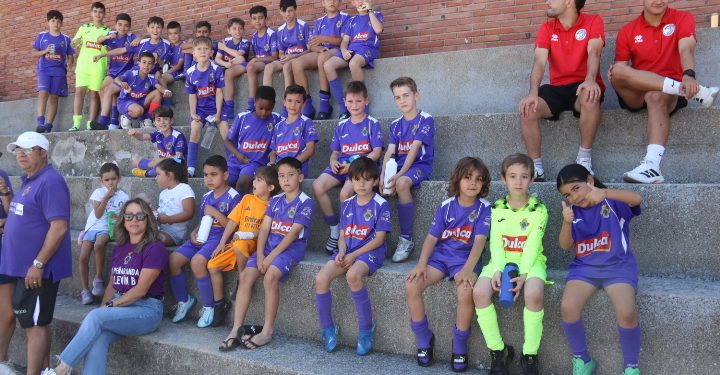 Once clubes de fútbol se dan cita en la XII edición del torneo Ciudad de Peñaranda que aúna confraternidad y solidaridad
