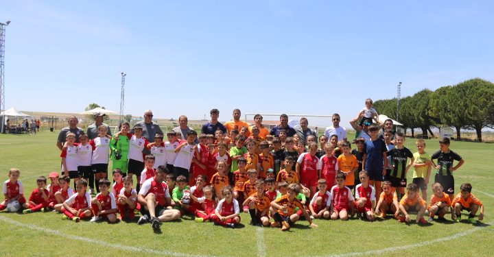 Gran ambiente deportivo en el I triangular de fútbol de Villoria con equipos del Carbajosa, el Jai Alai y el Promesas Las Villas