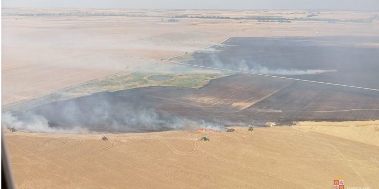 La Junta da por controlado el incendio que se ha originado en Malpartida y atribuye la causa probable a una negligencia