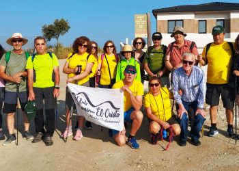 El club de senderismo Camino el Cristo de Alaraz hace la ruta de Santa Lucía entre las localidades de Almenara y Juzbado