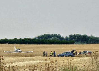 Aterrizaje forzoso de una avioneta en una tierra de cultivo entre los términos municipales de Rágama (Salamanca) y Rasueros