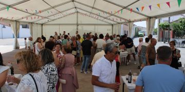 Día grande de las fiestas en El Campo de Peñaranda con los actos religiosos del Corpus y un animado vermut en la carpa