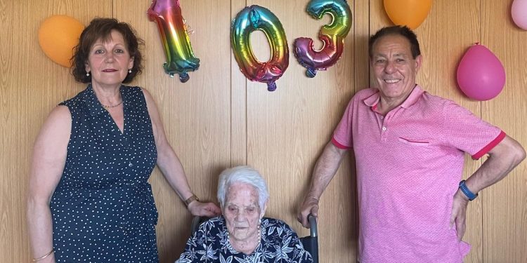 La alaraceña Presentación García González celebra sus 103 años rodeada del cariño brindado por sus hijos, nietos y bisnietos
