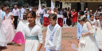 Peñaranda celebra el Corpus Christi con una solemne procesión protagonizada por los niños y niñas de Primera Comunión