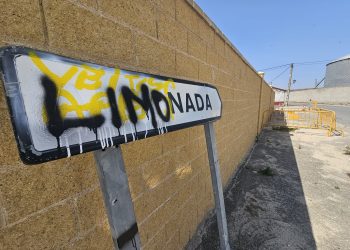 «Limonada», el nuevo pueblo de la comarca: los gamberros tienen marcado de nuevo su objetivo en las señales viales de población