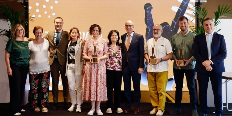 La cooperativa Macotextil de Macotera recibe el primer premio a la actividad empresarial en los «Emprendedores» de Diputación