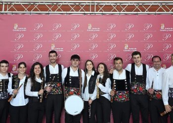 Macotera y sus dulzaineros brillan con luz propia en la entrega de los Premios Castilla y León 2024 celebrada en Valladolid