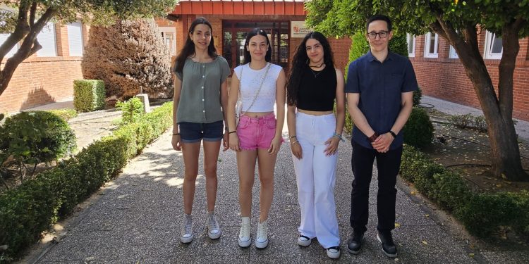 María Díaz, Vega Casas y Raquel García, alumnas del IES Germán Sánchez Ruipérez, logran las mejores notas en la prueba PAU