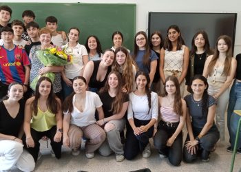 Carmen Blázquez, profesora del IES Germán Sánchez Ruipérez de Peñaranda, se jubila y recibe el agradecimiento de sus alumnos
