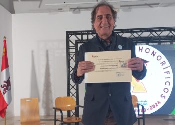 Julio Gómez, profesor de Educación de Adultos en Peñaranda: «Tengo la sensación de no haber trabajado nunca en toda mi vida, porque he hecho exactamente lo que me gustaba hacer»