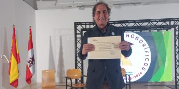 Julio Gómez, profesor de Educación de Adultos en Peñaranda: «Tengo la sensación de no haber trabajado nunca en toda mi vida, porque he hecho exactamente lo que me gustaba hacer»