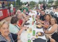La fiesta del barrio peñarandino de Los Chopos reúne a vecinos y visitantes en torno a una barbacoa seguida de juegos y música