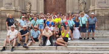 La asociación de mayores San Miguel, de Peñaranda, disfruta de un viaje a Andalucía con una primera parada en Granada