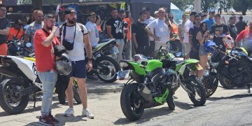 Las motos «toman» Villoria en una multitudinaria concentración que llena la villa de rugidos de motor y de un gran ambiente