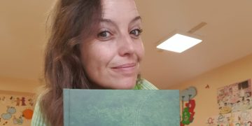 La escritora macoterana Oliva Martínez Arroyo publica «Conectar infancia y naturaleza» basado en su experiencia como educadora