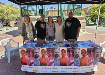 Peñaranda con Orgullo reivindica la diversidad y la igualdad con una mesa informativa en la plaza y con una proyección de cine