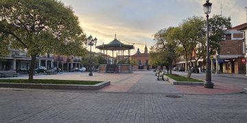 El artista Alberto Sautúa y Acomunidad convertirán la plaza de España de Peñaranda en un gran taller de pintura al aire libre
