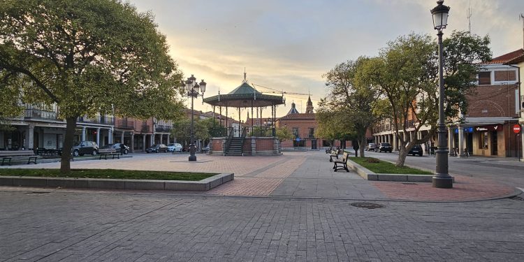 El artista Alberto Sautúa y Acomunidad convertirán la plaza de España de Peñaranda en un gran taller de pintura al aire libre