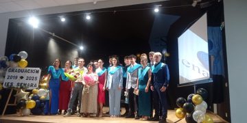 El multiusos de Babilafuente acoge la ceremonia de graduación de los alumnos de segundo de Bachillerato del Instituto Senara