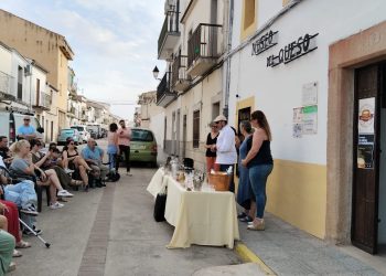 Teo Marcos participa en el XX aniversario del Museo del Queso de Casar de Cáceres con un cóctel que sorprende al público