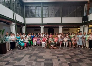 El programa VIVE cierra el curso en Peñaranda con una comida de confraternidad en Las Cabañas y un baile en la sobremesa