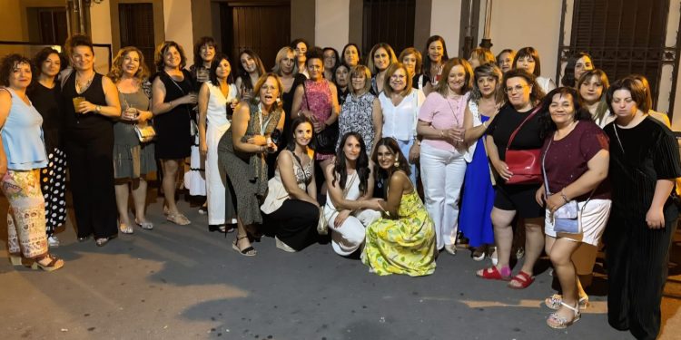 Alumnas de zumba disfrutan en Peñaranda de una animada cena  en plena recta final para despedir el curso esta temporada