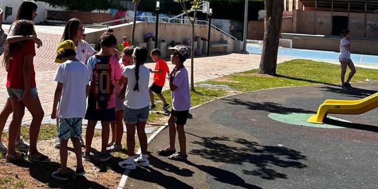 Diversión, aprendizaje y conciliación en el campamento urbano de Cruz Roja en Peñaranda que se desarrolla del 7 al 24 de julio