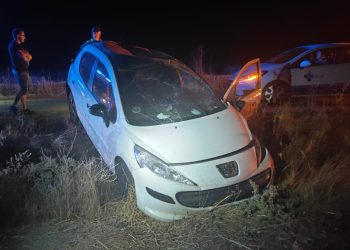Un aparatoso accidente en la carretera entre Zorita y El Campo se salda con una mujer herida