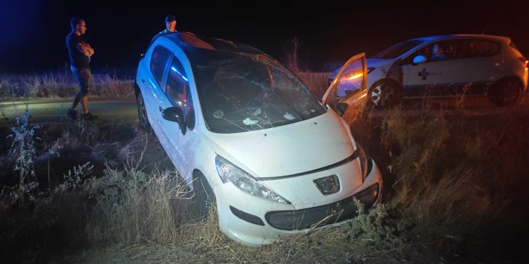 Un aparatoso accidente en la carretera entre Zorita y El Campo se salda con una mujer herida