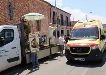 Los conductores celebran su fiesta en Peñaranda con la misa, procesión y bendición de vehículos presidida por San Cristóbal