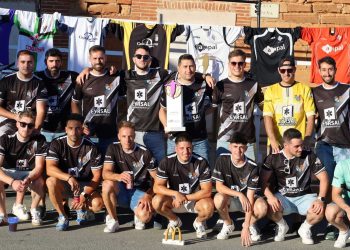 El FC Babilafuente-CD Artesano pregona las fiestas de Villoruela «con un par de balones» y con las intensas ovaciones del público