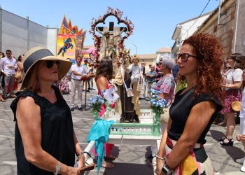 420 celemines y buen provecho en Villoruela: un histórico y singular remate de banzos bajo una colorida sombra de ganchillo