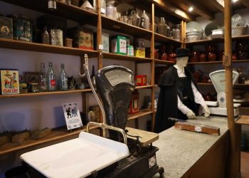 El Museo de Antaño abre sus puertas al público en Alaraz: «Aquí hay cosas que no se aprenden en un colegio y enseña a la gente joven cómo era la sociedad de nuestros abuelos»