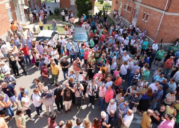 Peñaranda se moviliza en una gran concentración vecinal para reclamar bomberos profesionales en la comarca: «Lo de hoy es el primer paso de una batalla que no ha hecho más que empezar»