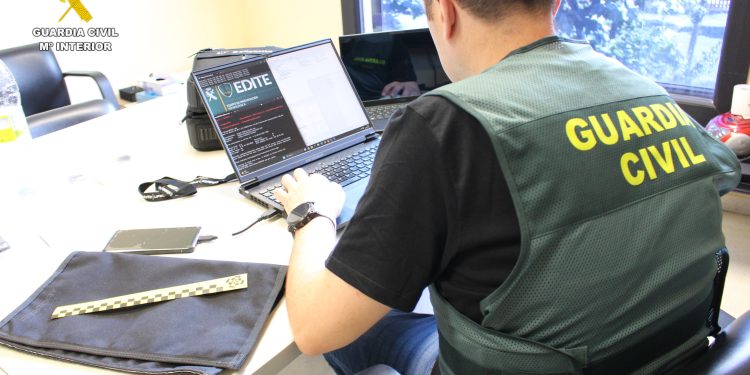 La Guardia Civil detiene a los supuestos autores de una ciberestafa de 46.801 euros a una empresa de Salamanca