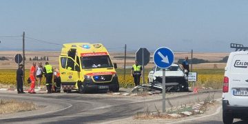 El accidente de tráfico ocurrido en el cruce de las carreteras de Alba y Macotera deja en Peñaranda dos mujeres heridas