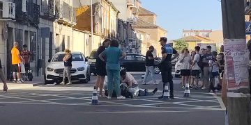 El conductor de una moto resulta herido en un accidente en el cruce de las calles Carmen y Nuestra Señora en Peñaranda