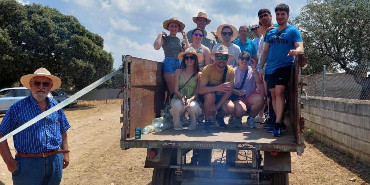 La Asociación Juvenil Papelera de Villaflores disfruta de una exitosa jornada campera en la finca El Picón de Sanchiricones