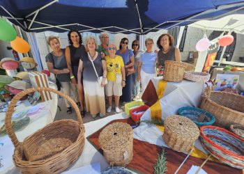 Así son las «Manitas Creativas» de Alaraz que han recaudado 1.400 € para Pyfano con las manualidades creadas por ellas