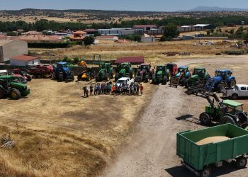 Agricultores y ganaderos de Alaraz rinden un emotivo homenaje póstumo a David Lafoz, símbolo de la lucha del campo aragonés