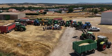 Agricultores y ganaderos de Alaraz rinden un emotivo homenaje póstumo a David Lafoz, símbolo de la lucha del campo aragonés