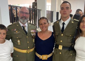 Poveda de las Cintas tiene ya un nuevo militar entre sus vecinos: emotiva Jura de Bandera de Ángel Gutiérrez Sánchez en Cádiz