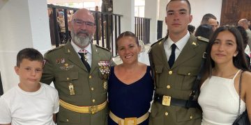 Poveda de las Cintas tiene ya un nuevo militar entre sus vecinos: emotiva Jura de Bandera de Ángel Gutiérrez Sánchez en Cádiz