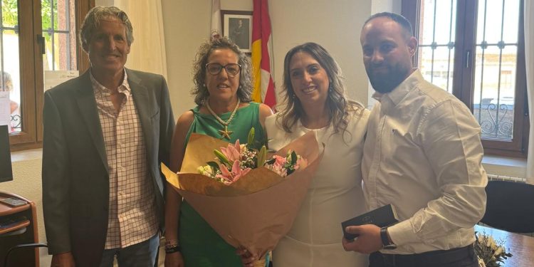 Primer enlace civil de la legislatura en El Campo de Peñaranda con Pablo Pinto y Eloísa Vicente como felices protagonistas