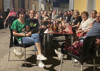 El grupo «Aires de Sevilla» de El Campo de Peñaranda cierra el presente curso con una animada merienda de confraternidad