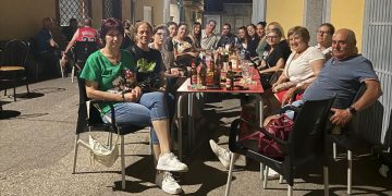 El grupo «Aires de Sevilla» de El Campo de Peñaranda cierra el presente curso con una animada merienda de confraternidad