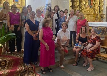 La asociación de mujeres de El Campo de Peñaranda festeja a su patrona, la Virgen del Carmen, con misa y una animada comida