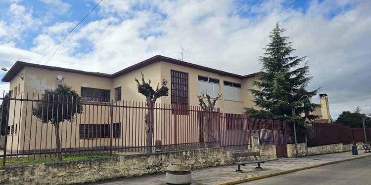 Peñaranda, Babilafuente y Macotera reciben las ayudas de la Junta para diversas obras de mejora en sus centros docentes