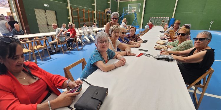 Macotera celebra por todo lo alto el Día de los Abuelos con la fiesta anual de la asociación de mayores Torres Villarroel